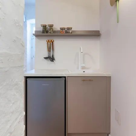 Syra Di Giovanni 埃尔莫波利斯