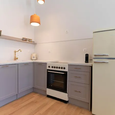 Syra Di Giovanni * 埃尔莫波利斯