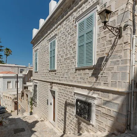 Syra Di Giovanni 埃尔莫波利斯