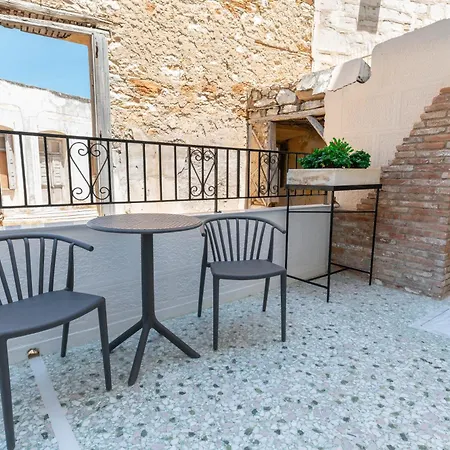 Syra Di Giovanni 埃尔莫波利斯