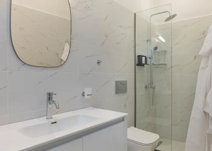 Syra Di Giovanni Daire *