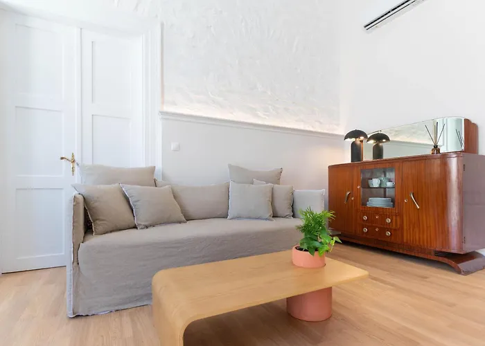 Daire Syra Di Giovanni