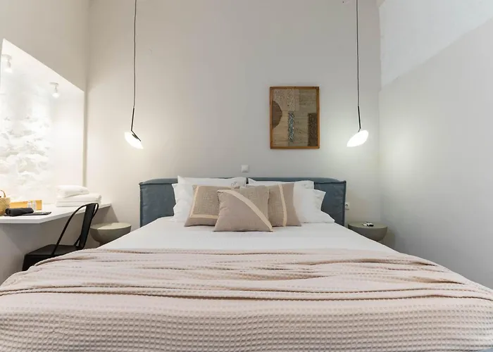 Syra Di Giovanni Daire *