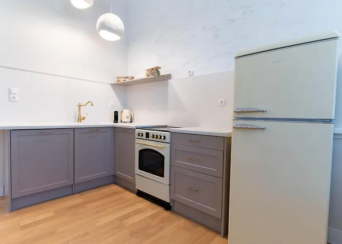 Daire Syra Di Giovanni