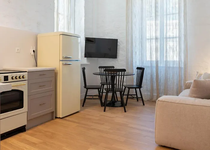 Daire Syra Di Giovanni *