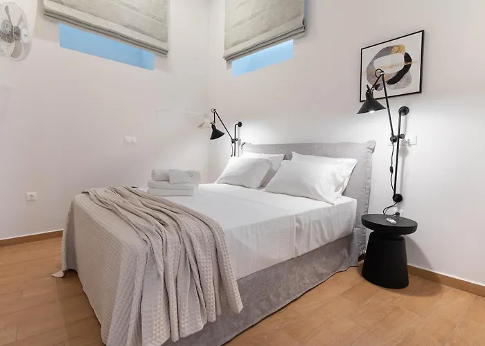 Daire Syra Di Giovanni *