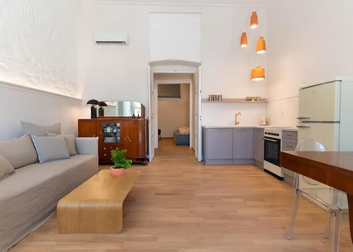 Daire Syra Di Giovanni *