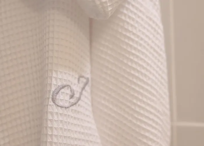 Syra Di Giovanni Daire *