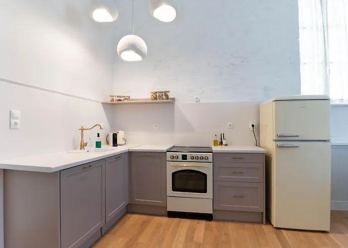 Syra Di Giovanni 에르무폴리