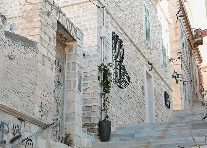 Syra Di Giovanni 아파트